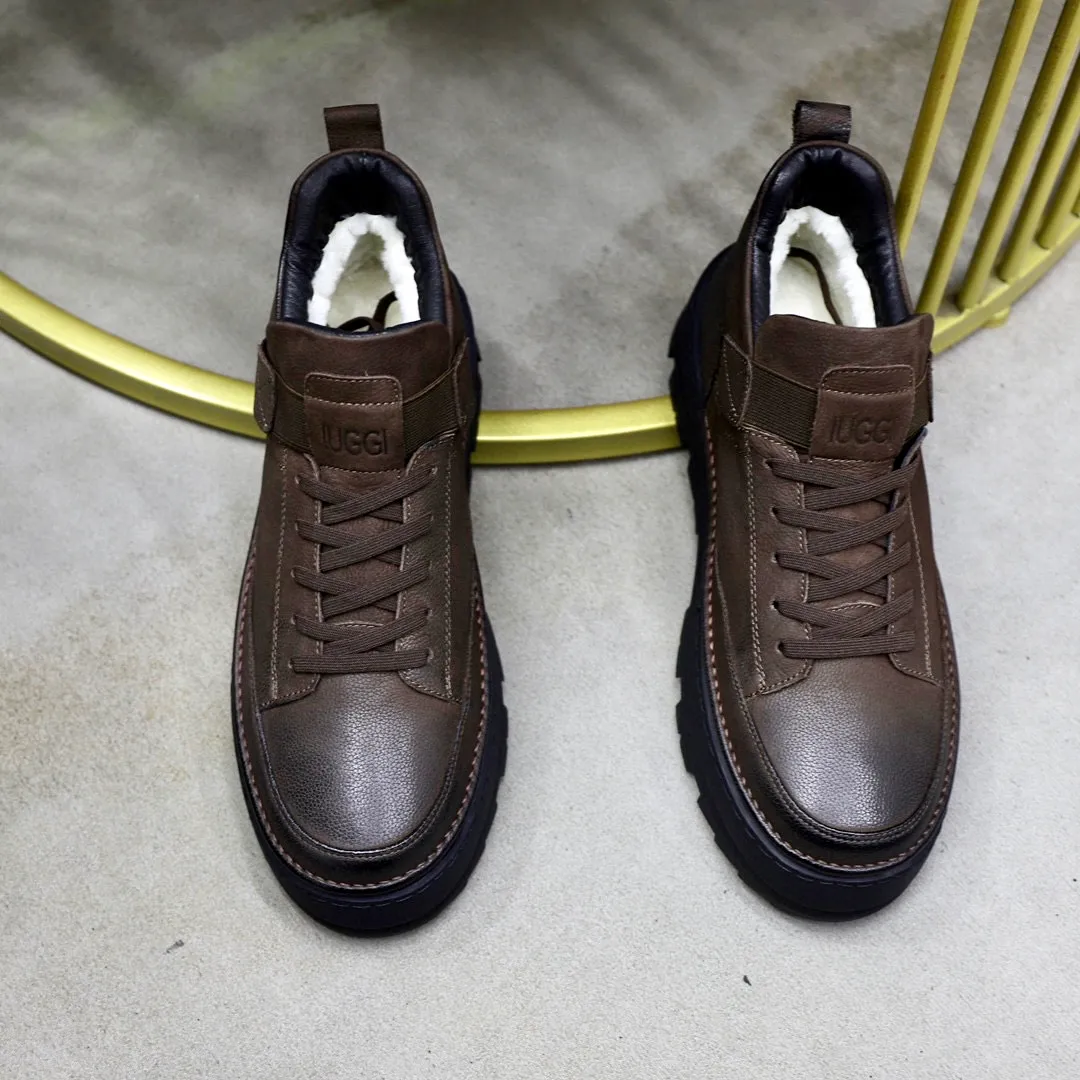 Ex-factory price: 640💰Thick wool imported from Australia Brand: UGG genuine purchasing agent Size: 38-44 Grade: Official website 1:1 Material: First layer of genuine leather waterproof and antifreeze upper Real wool lining Original non-slip soft wear-resistant outsole Style category: Men's casual shoes Trendy style Comfortable on the feet Color: Official website color synchronization